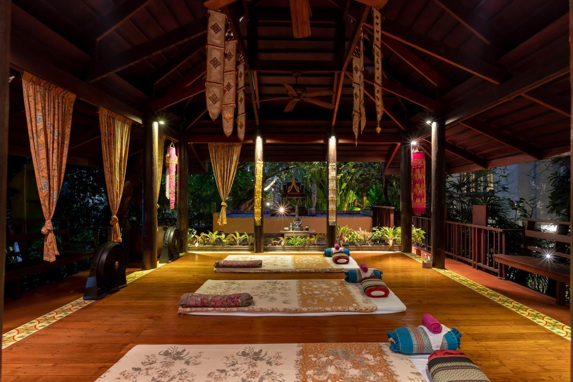 Ariyasom Villa Bangkok Exterior photo