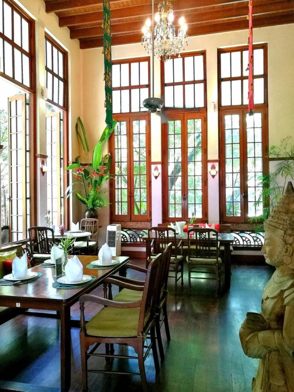 Ariyasom Villa Bangkok Exterior photo