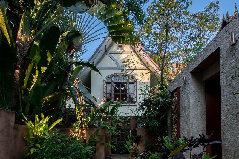 Ariyasom Villa Bangkok Exterior photo